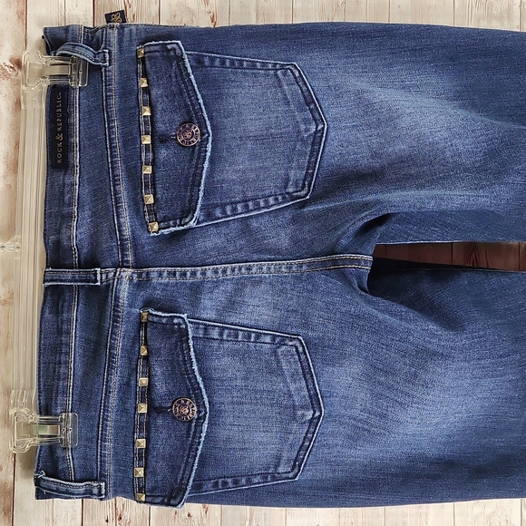 Rock & Republic, 0336, Medium blue wash denim, frayed pockets, Sz 12. - Picture 2 of 14